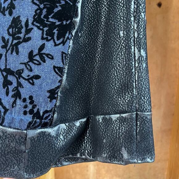 Bill Blass Women's Vintage Blue & Black Floral Print Flare Leg Jeans Size 12 - Picture 9 of 11